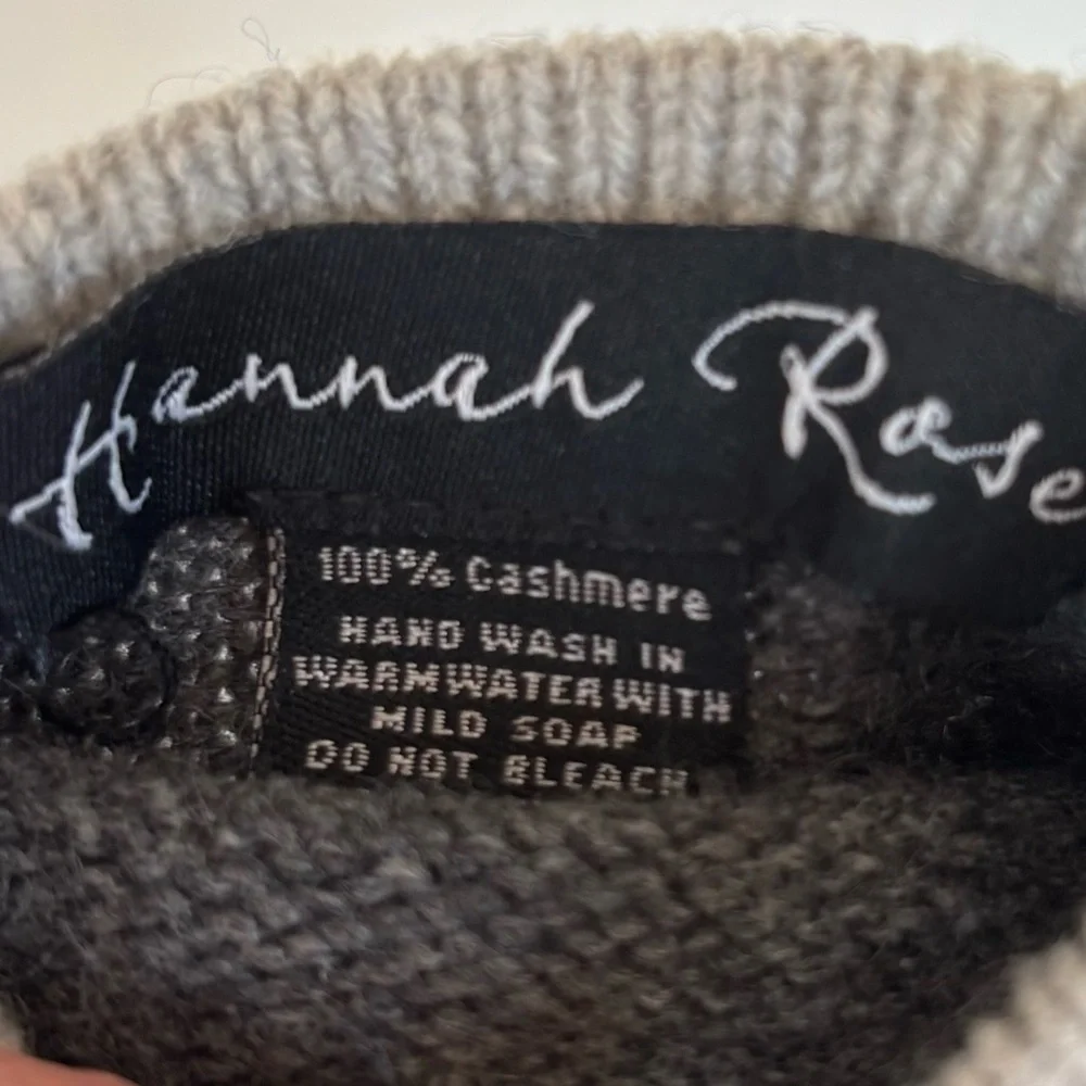Hannah Rose 100% Cashmere Gloves in Charcoal with Heather Grey Accent.